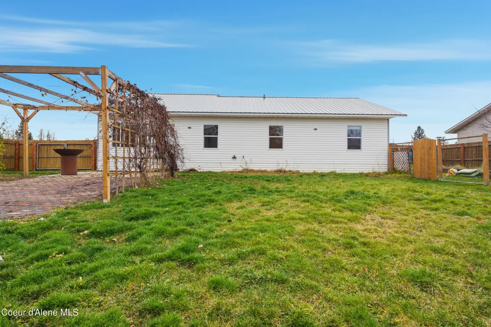 71 Schissler Lane Kootenai, ID 83840