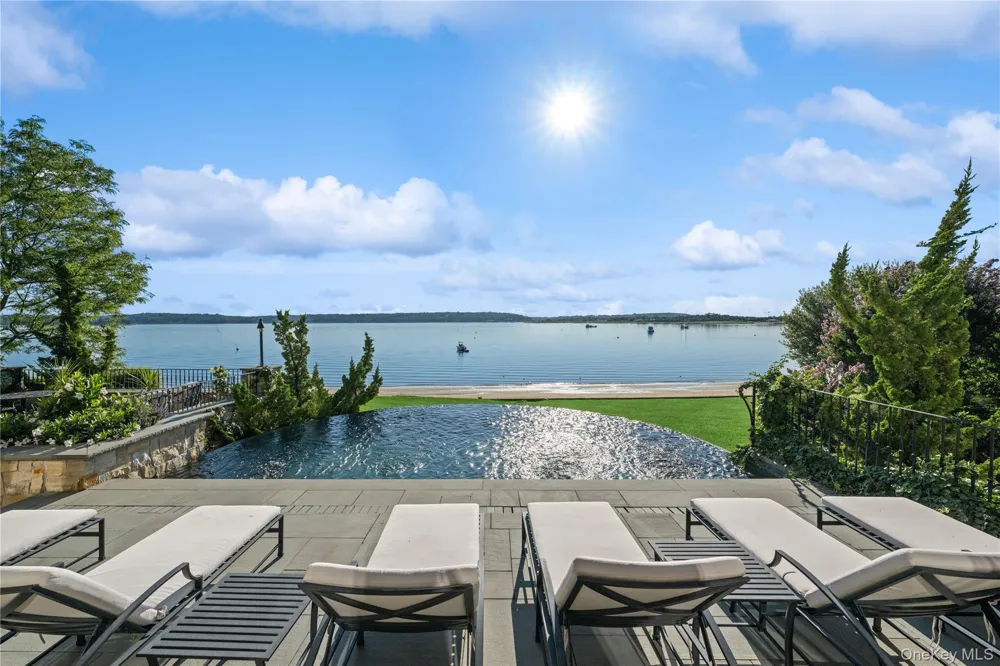 200# Centre Island Road Centre Island, NY 11771