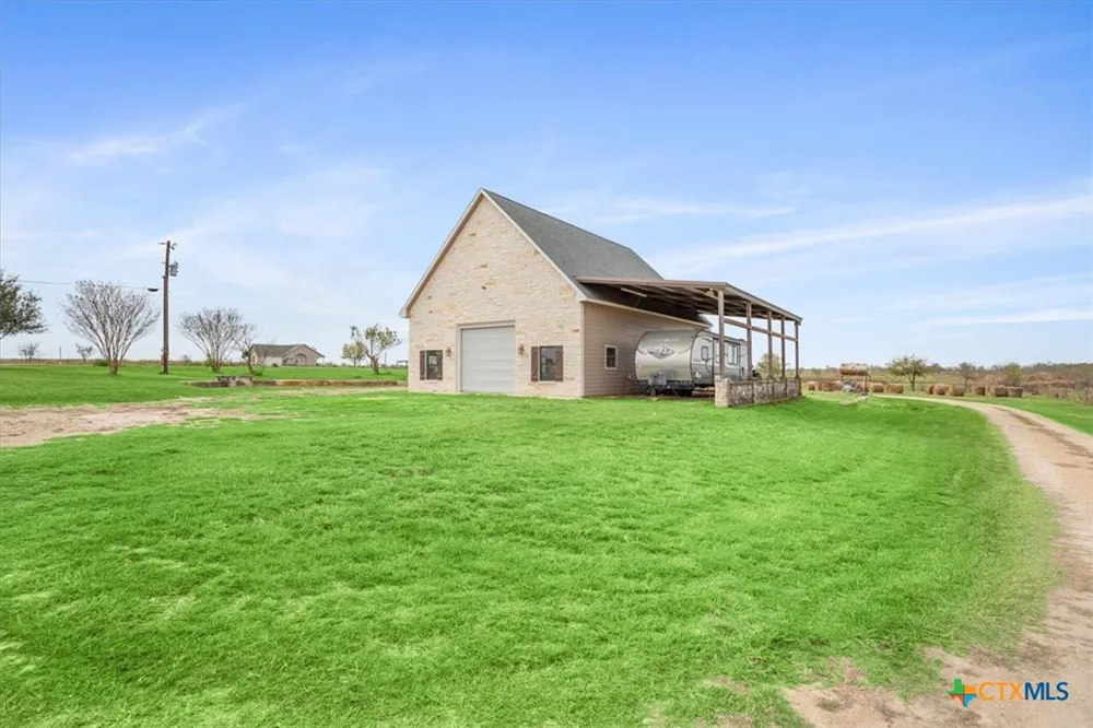 8600 Five Wells Road Rogers, TX 76569