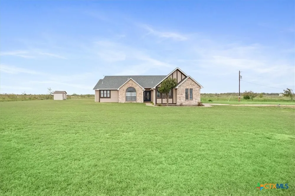 8600 Five Wells Road Rogers, TX 76569