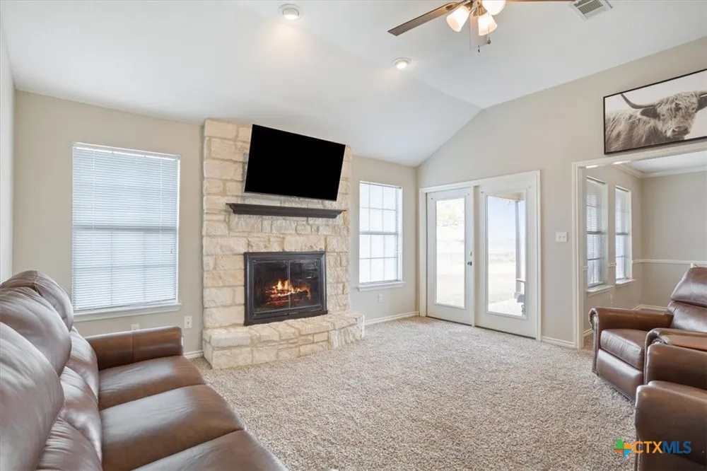 8600 Five Wells Road Rogers, TX 76569