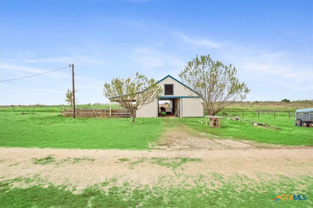 8600 Five Wells Road Rogers, TX 76569