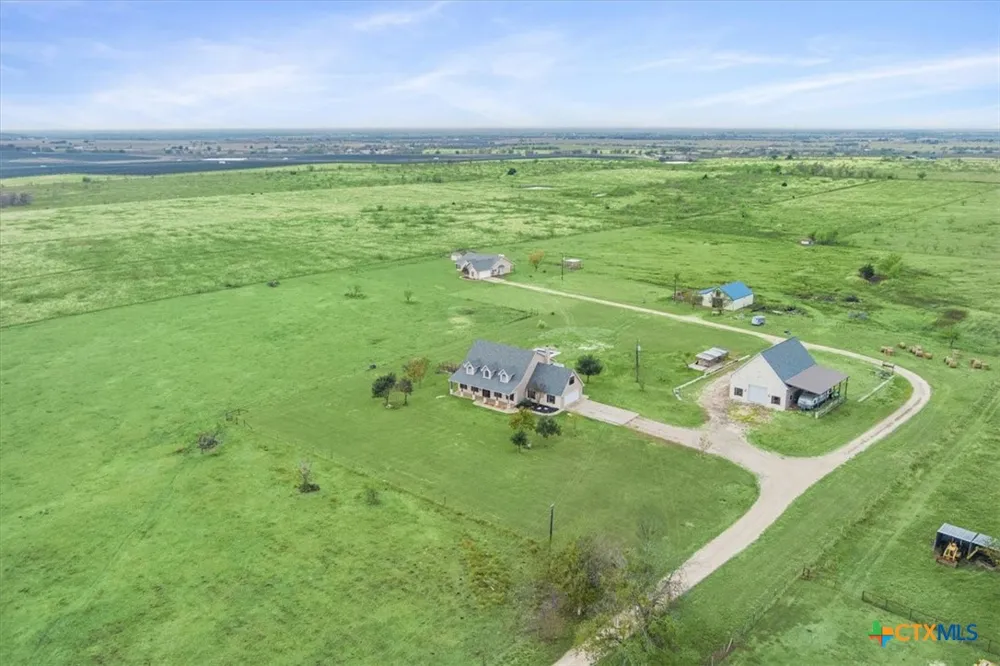8600 Five Wells Road Rogers, TX 76569