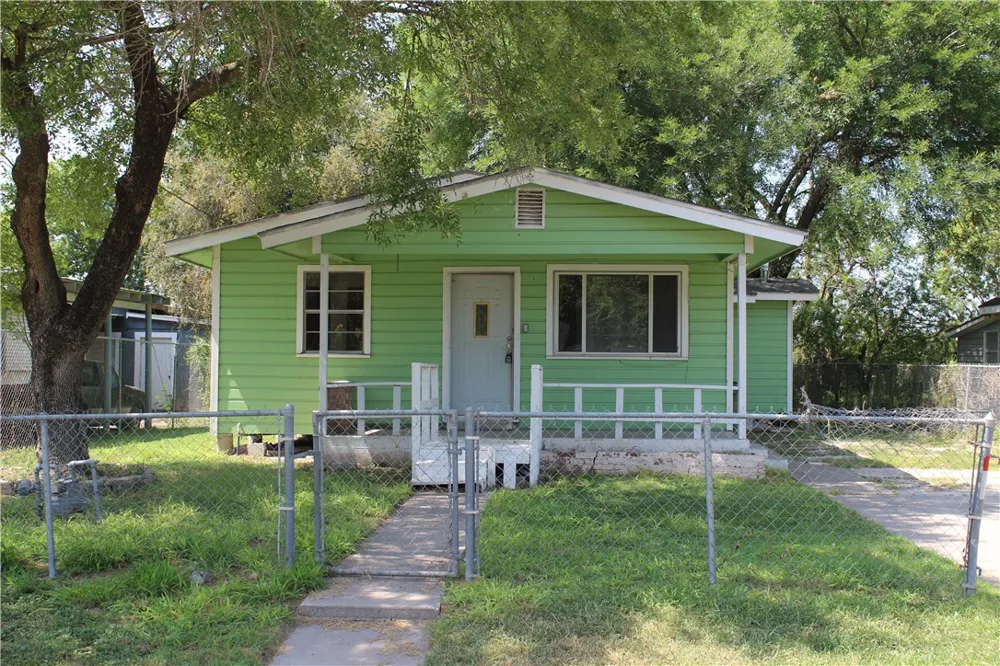651 Trevino Street Alice, TX 78332