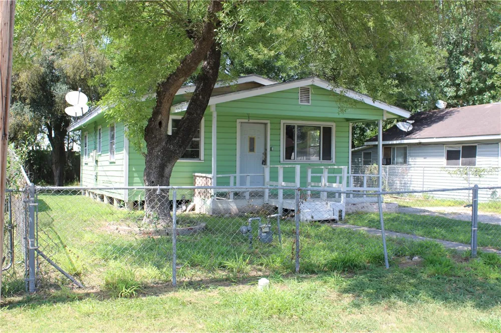 651 Trevino Street Alice, TX 78332