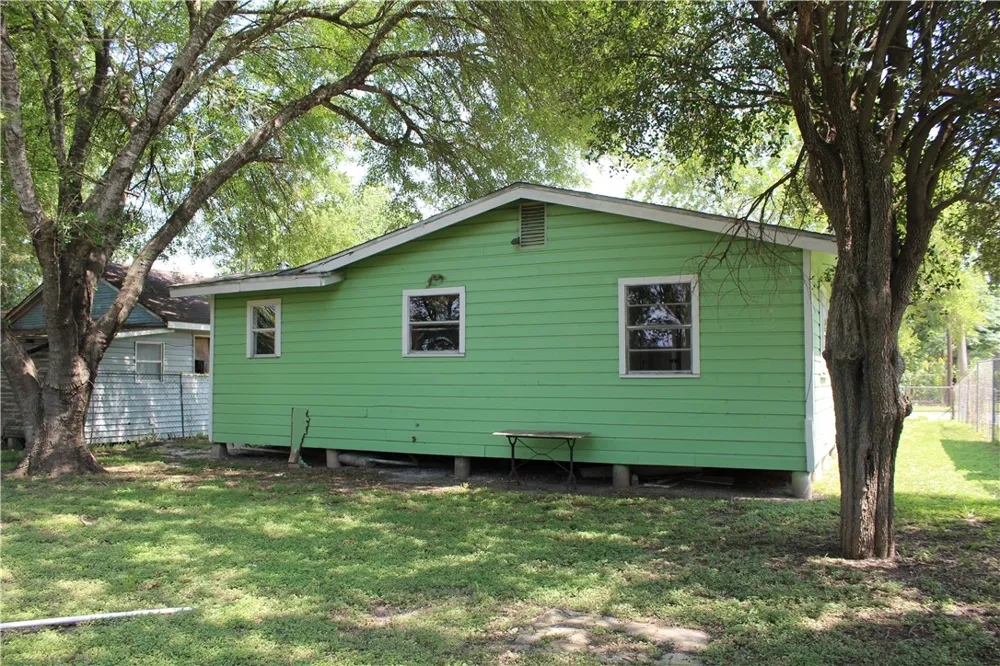 651 Trevino Street Alice, TX 78332