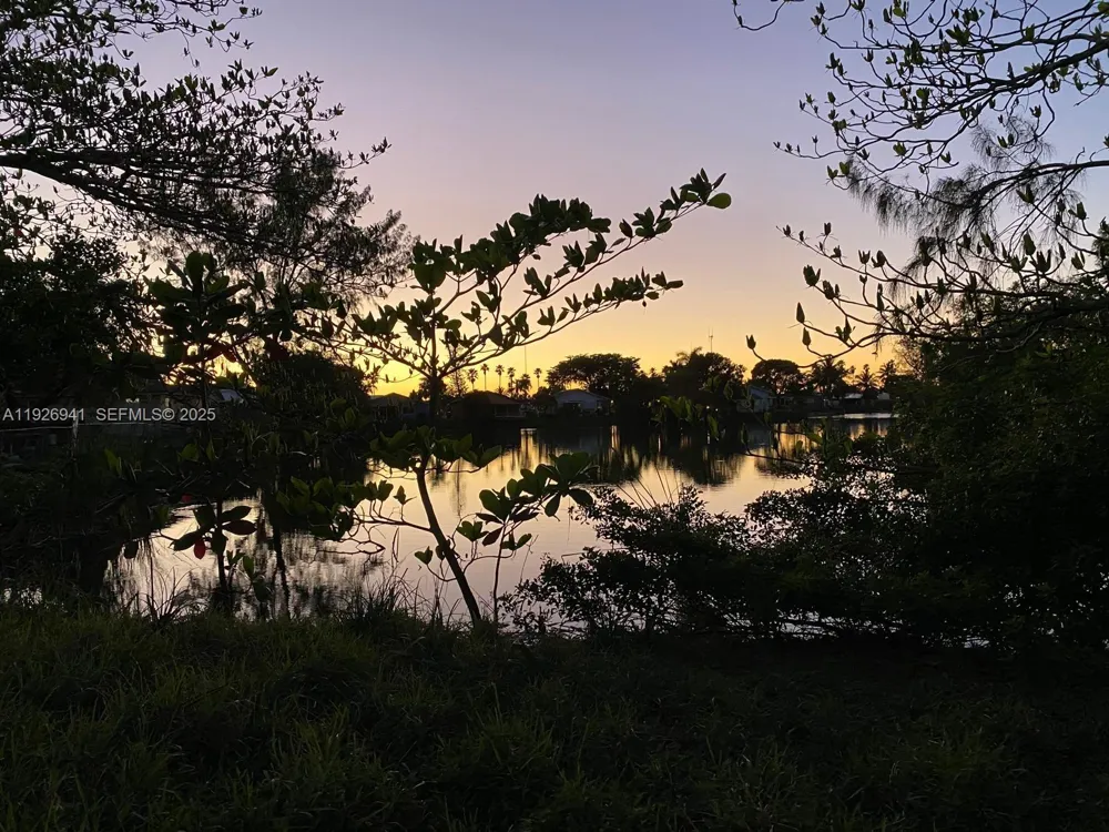 SW 10th Ave Hallandale Beach, FL 33009