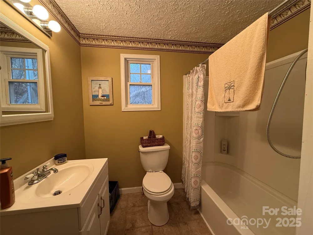 201 Mountain Vista Road Canton, NC 28716