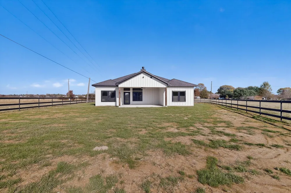 100 Diamond T Ranch Road Trinidad, TX 75163