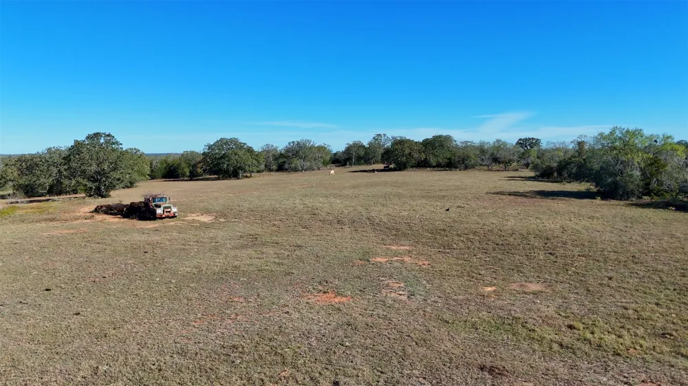 7180 County Road 283 Gonzales, TX 78632