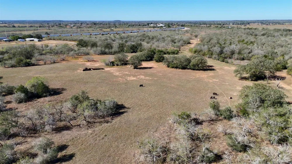 7180 County Road 283 Gonzales, TX 78632