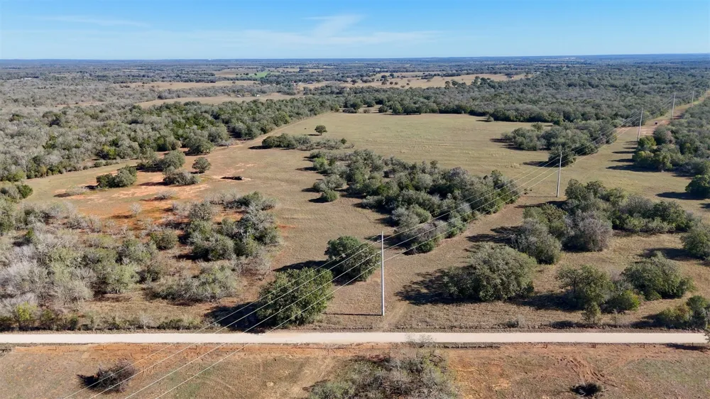 7180 County Road 283 Gonzales, TX 78632