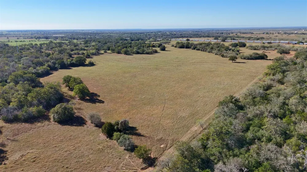 7180 County Road 283 Gonzales, TX 78632