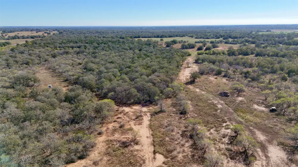 7180 County Road 283 Gonzales, TX 78632