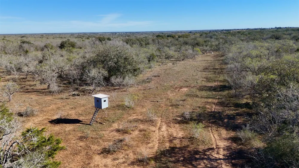 7180 County Road 283 Gonzales, TX 78632