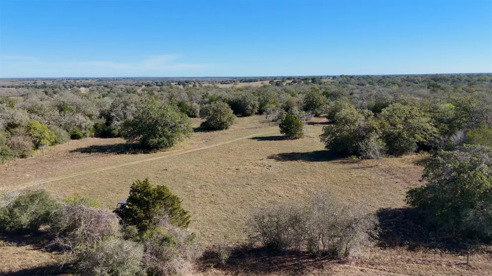 7180 County Road 283 Gonzales, TX 78632