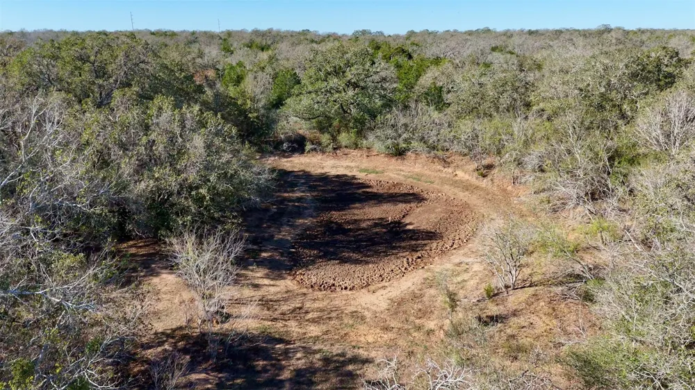 7180 County Road 283 Gonzales, TX 78632