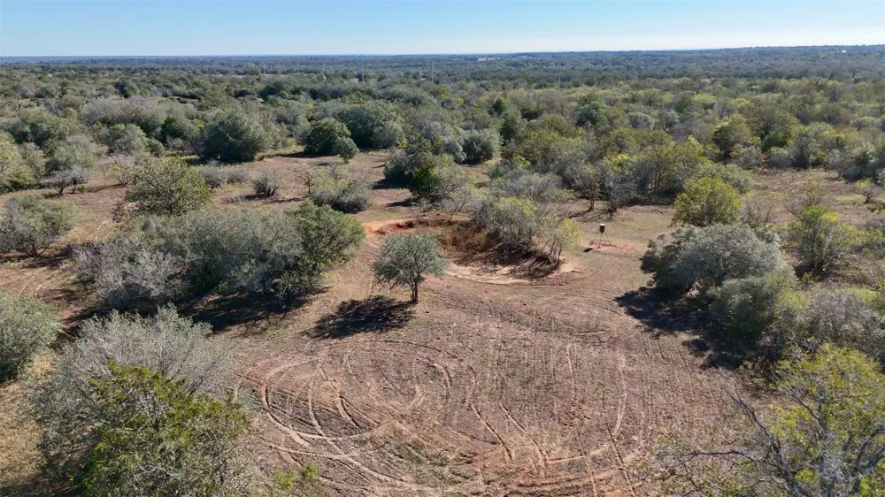 7180 County Road 283 Gonzales, TX 78632