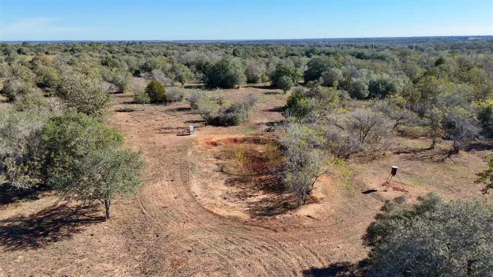 7180 County Road 283 Gonzales, TX 78632
