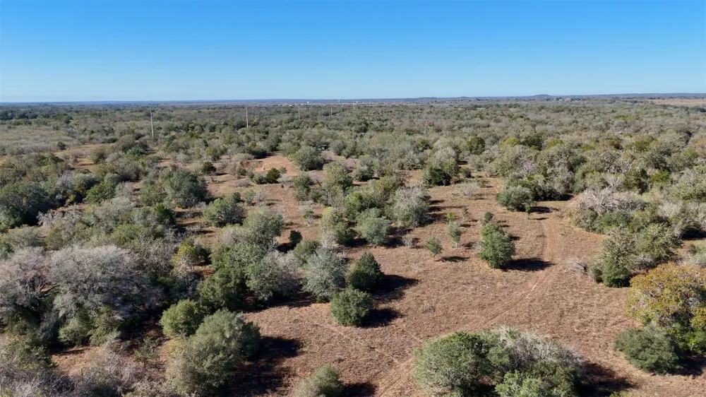 7180 County Road 283 Gonzales, TX 78632