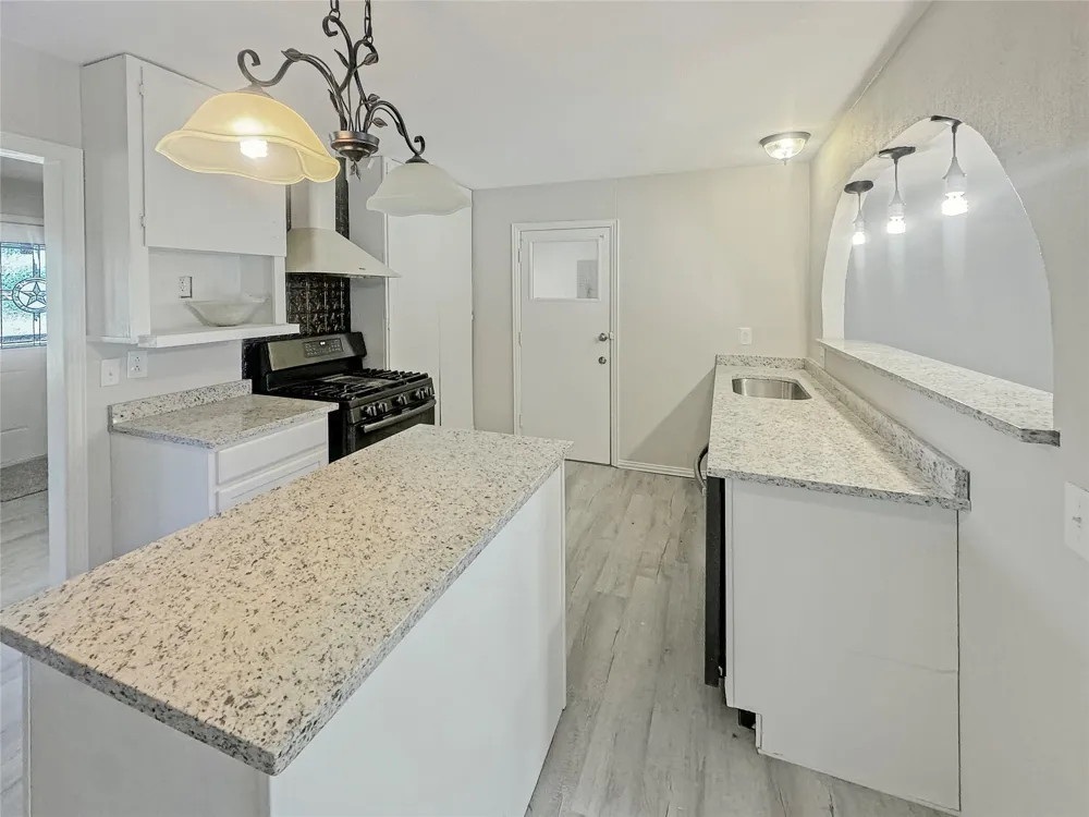 211 Oak Roscoe, TX 79545