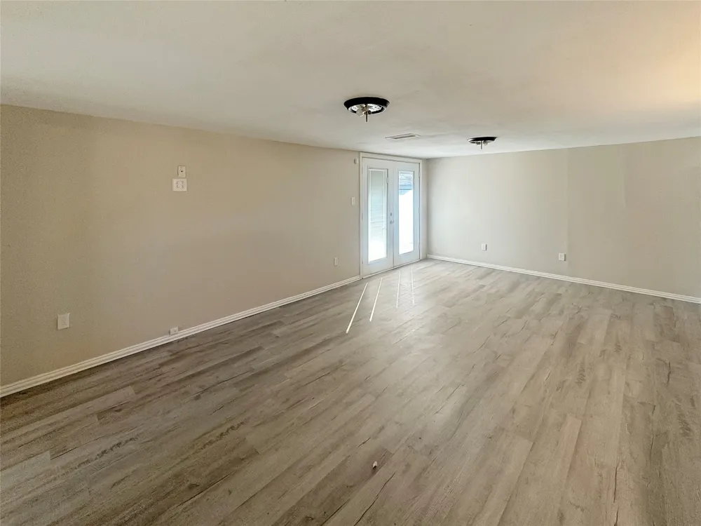 211 Oak Roscoe, TX 79545