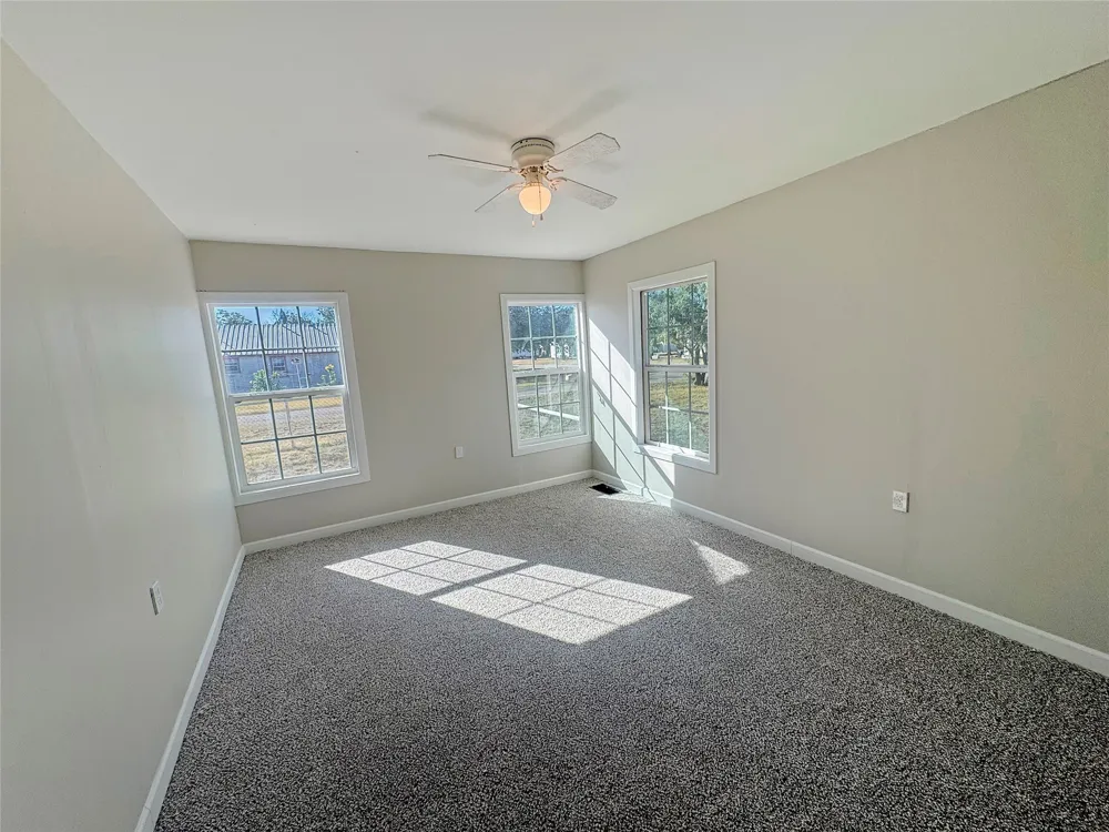 211 Oak Roscoe, TX 79545