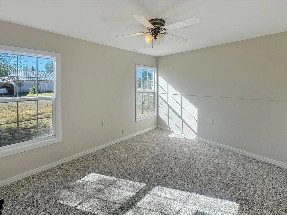 211 Oak Roscoe, TX 79545