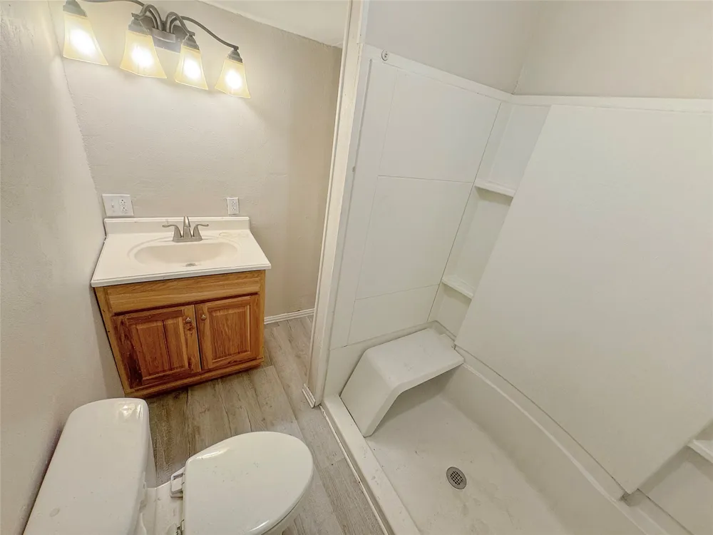 211 Oak Roscoe, TX 79545