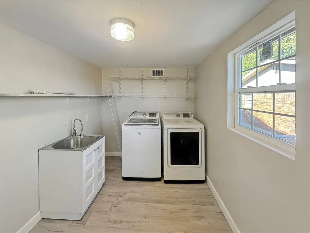 211 Oak Roscoe, TX 79545