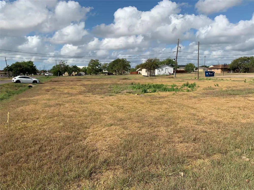 423 S Avenue H Freeport, TX 77541