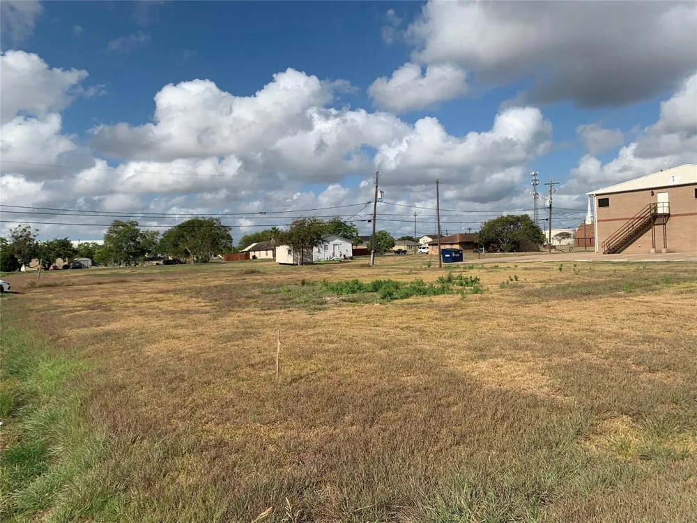 423 S Avenue H Freeport, TX 77541