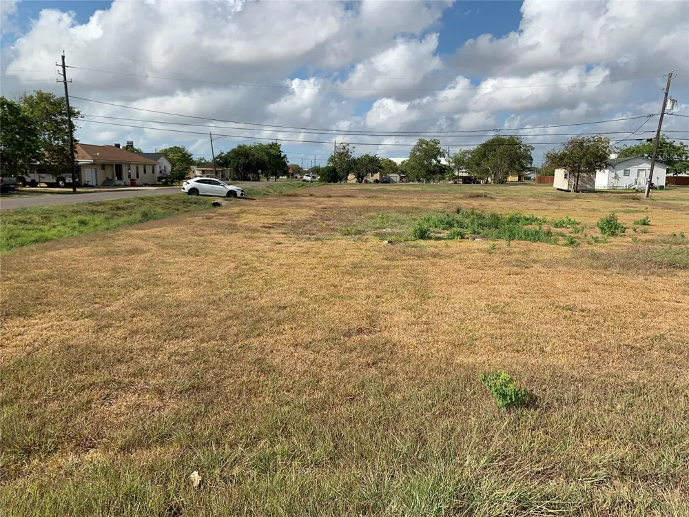 423 S Avenue H Freeport, TX 77541