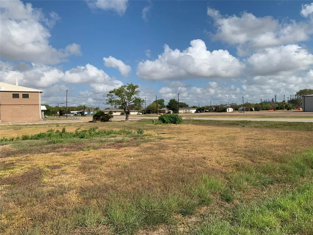 423 S Avenue H Freeport, TX 77541