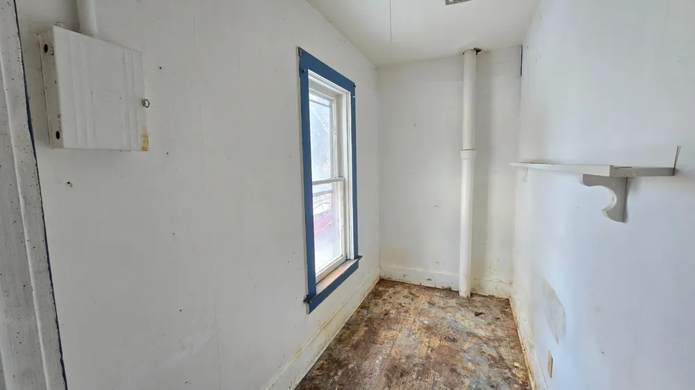 315 W Newburg Avenue Mabel, MN 55954