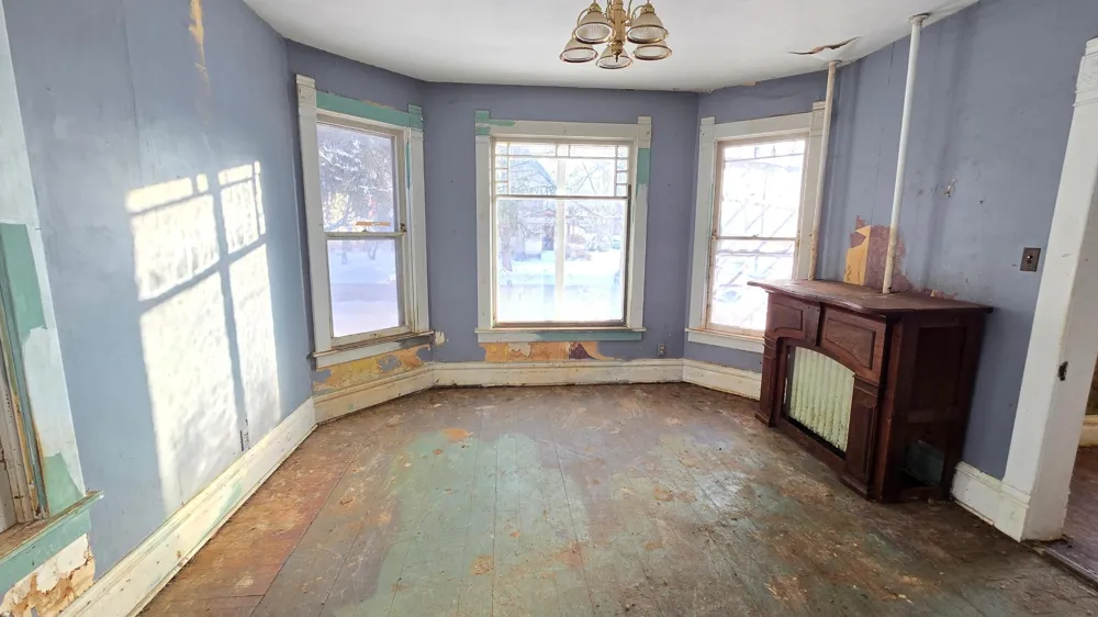 315 W Newburg Avenue Mabel, MN 55954