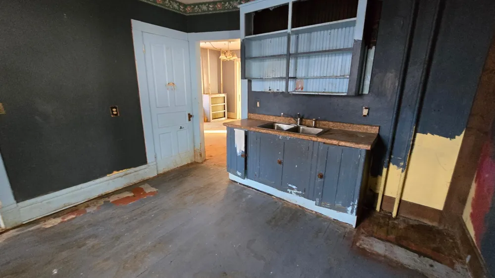 315 W Newburg Avenue Mabel, MN 55954