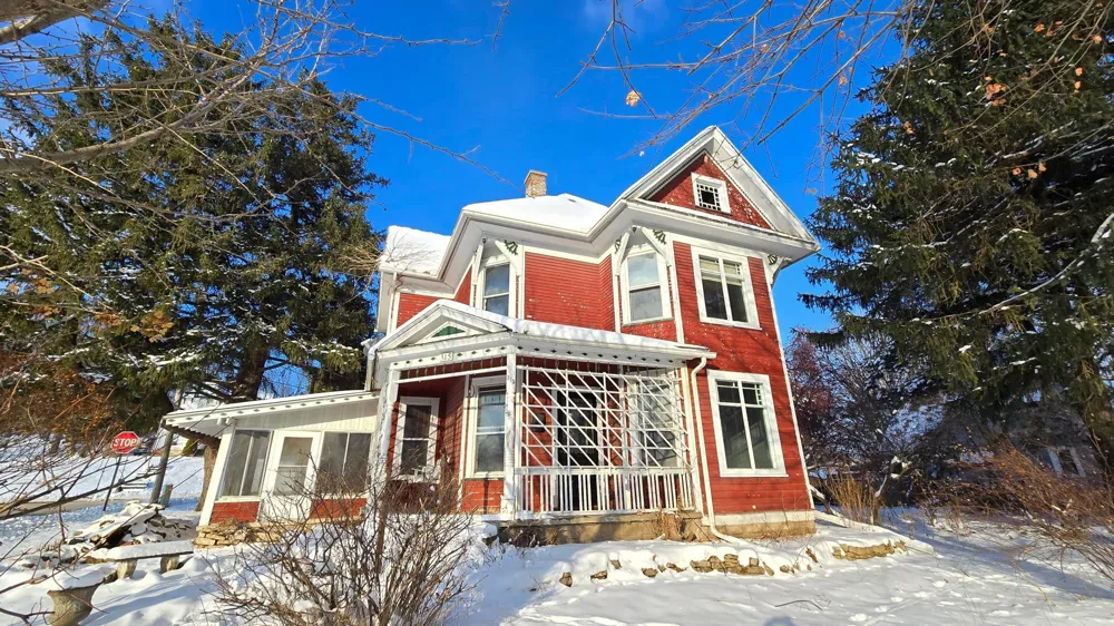 315 W Newburg Avenue Mabel, MN 55954