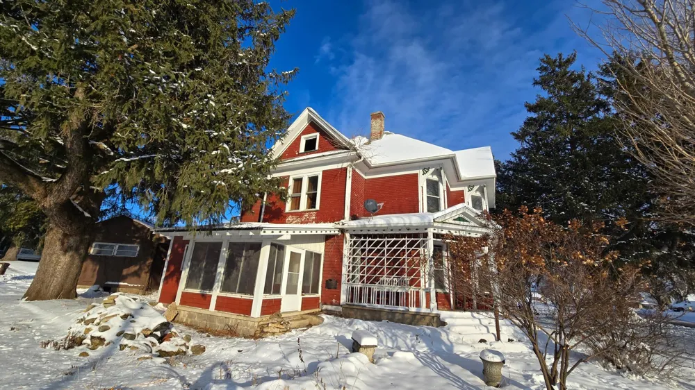315 W Newburg Avenue Mabel, MN 55954
