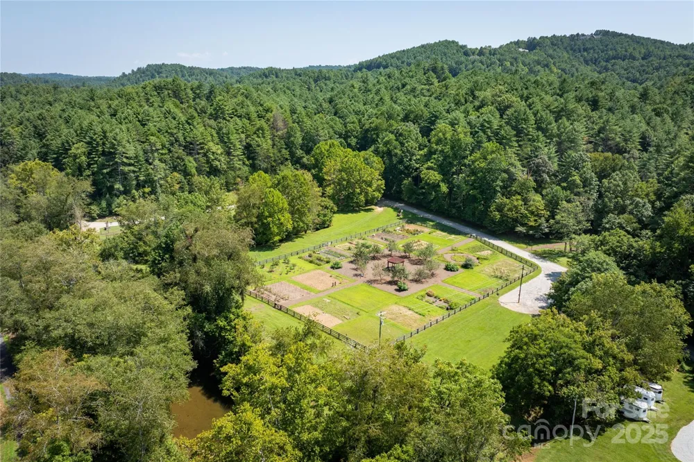 2071 Thoroughbred Way #G19 Lenoir, NC 28645
