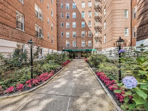 247 Parkview Avenue #6P