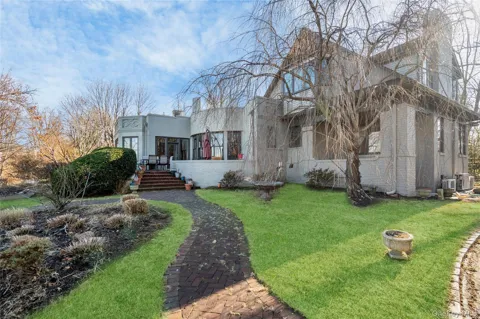 5 Cedar Lane