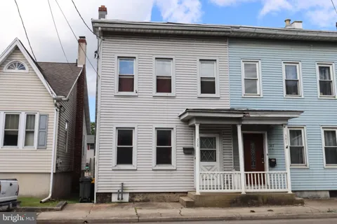 305 DOCK STREET