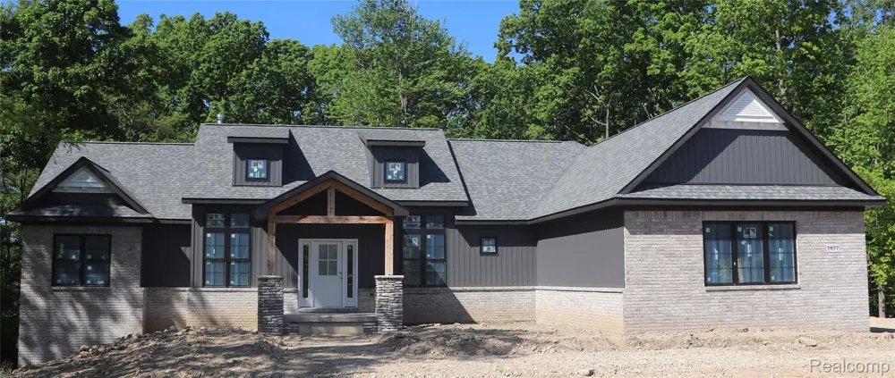 7877 Donegal Court Tyrone Township, MI 48430
