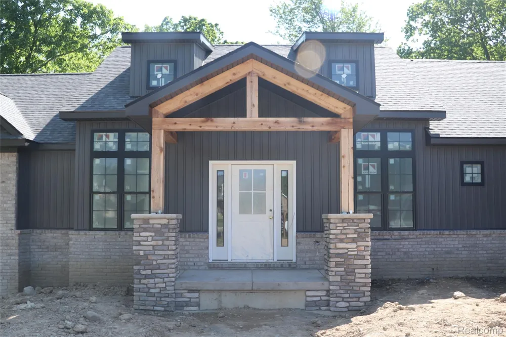 7877 Donegal Court Tyrone Township, MI 48430