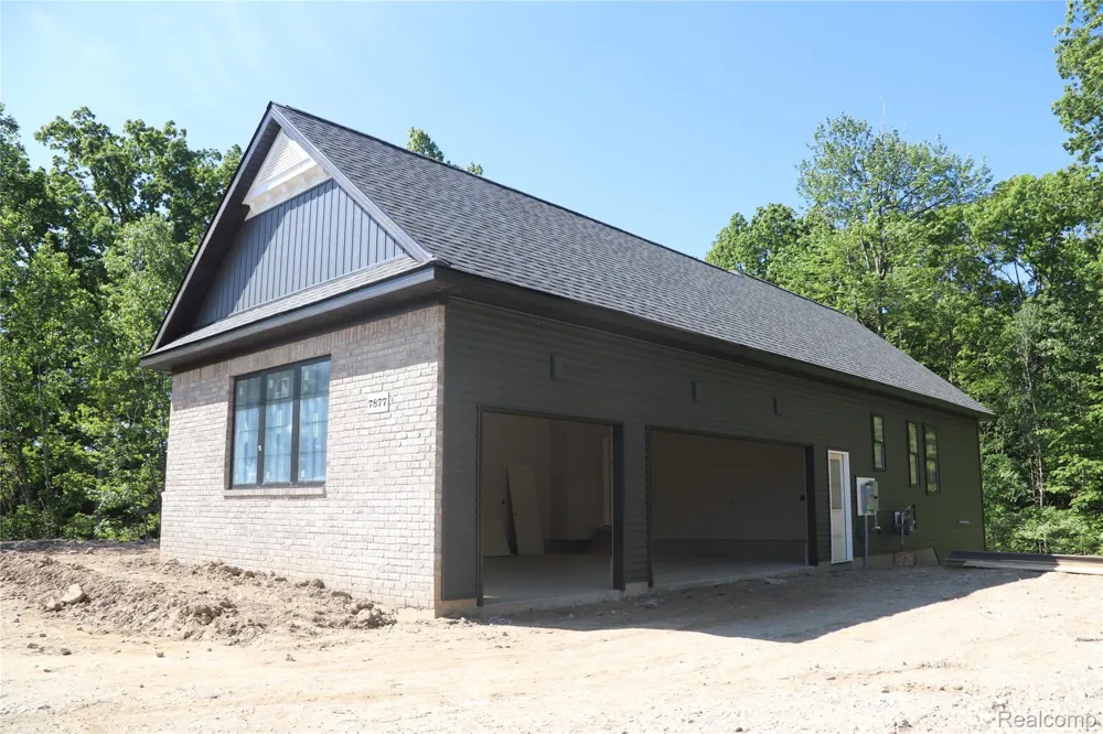 7877 Donegal Court Tyrone Township, MI 48430
