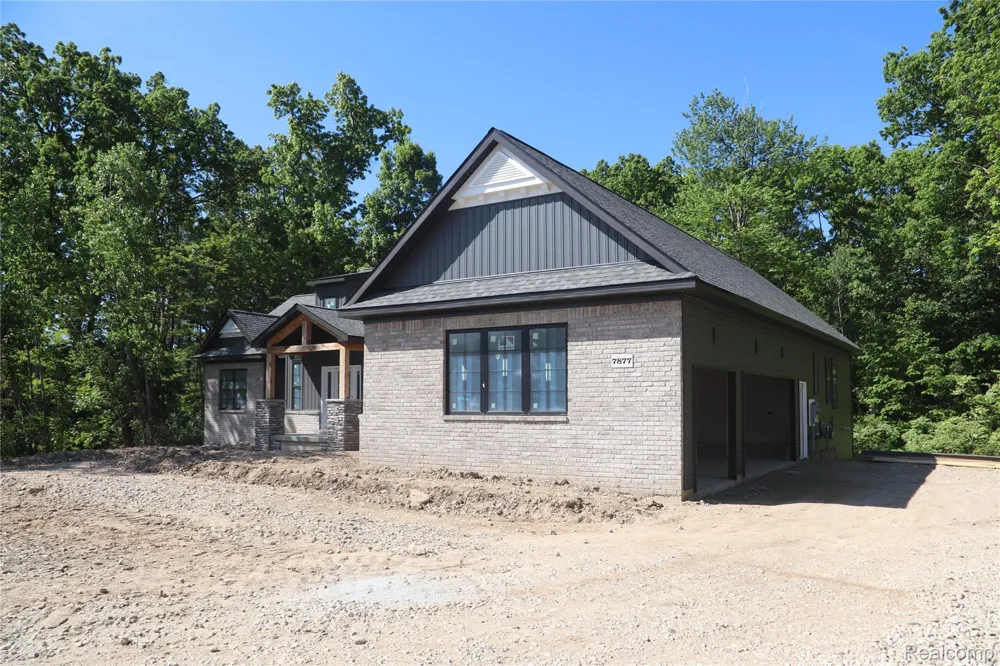 7877 Donegal Court Tyrone Township, MI 48430