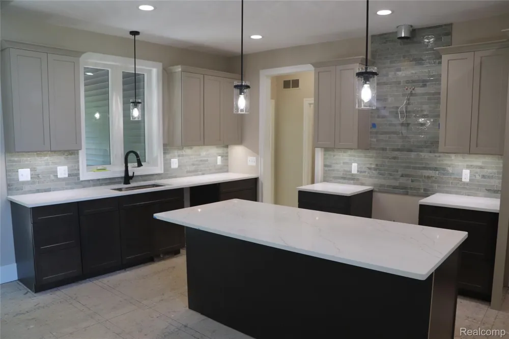 7877 Donegal Court Tyrone Township, MI 48430