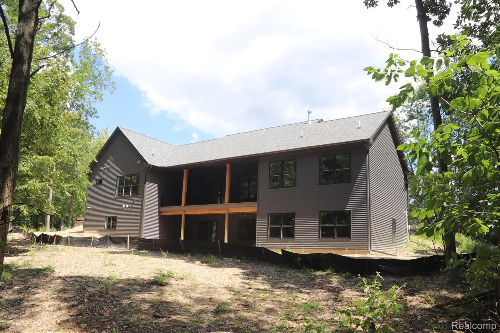 7877 Donegal Court Tyrone Township, MI 48430