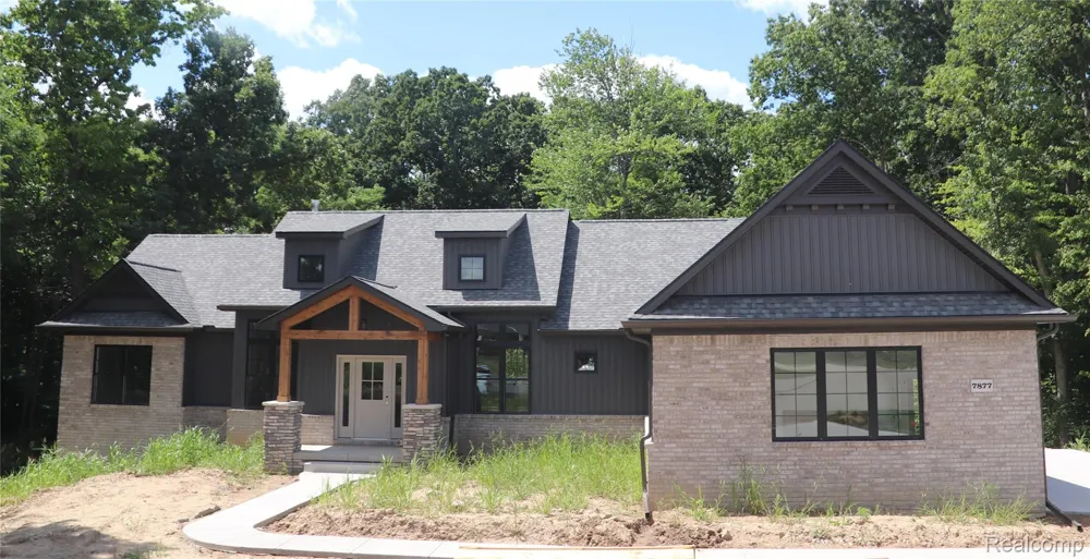 7877 Donegal Court Tyrone Township, MI 48430